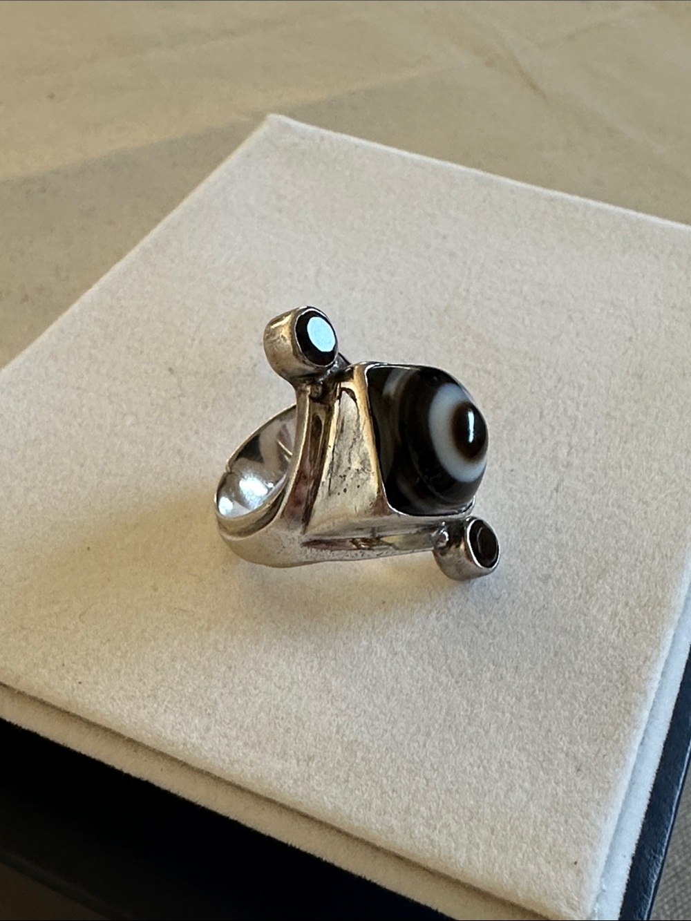 Sterling Silver Agate Eye Statement Ring - Picture 5 of 12